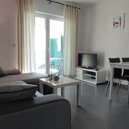 Kyra Apartament *